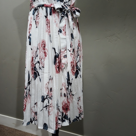 Women's Washy Floral Surplice Sun Dress SZ M Casual Coastal‎ Beachy Belted - Picture 4 of 9